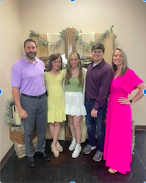 Photo of Amanda Wolfe and her family